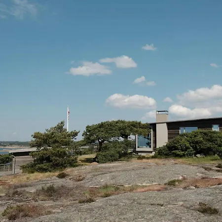 Seaside With Unique Outdoor Areas Semesterbostad